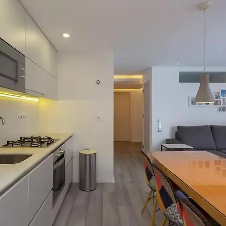Bright T2 With 35 M2 Terrace, 2bed And 2bath And Fast Internet! Apartamento *