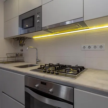 Bright T2 With 35 M2 Terrace, 2bed And 2bath And Fast Internet! Apartamento *