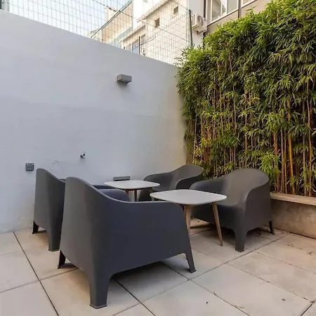 Bright T2 With 35 M2 Terrace, 2bed And 2bath And Fast Internet! Lisboa